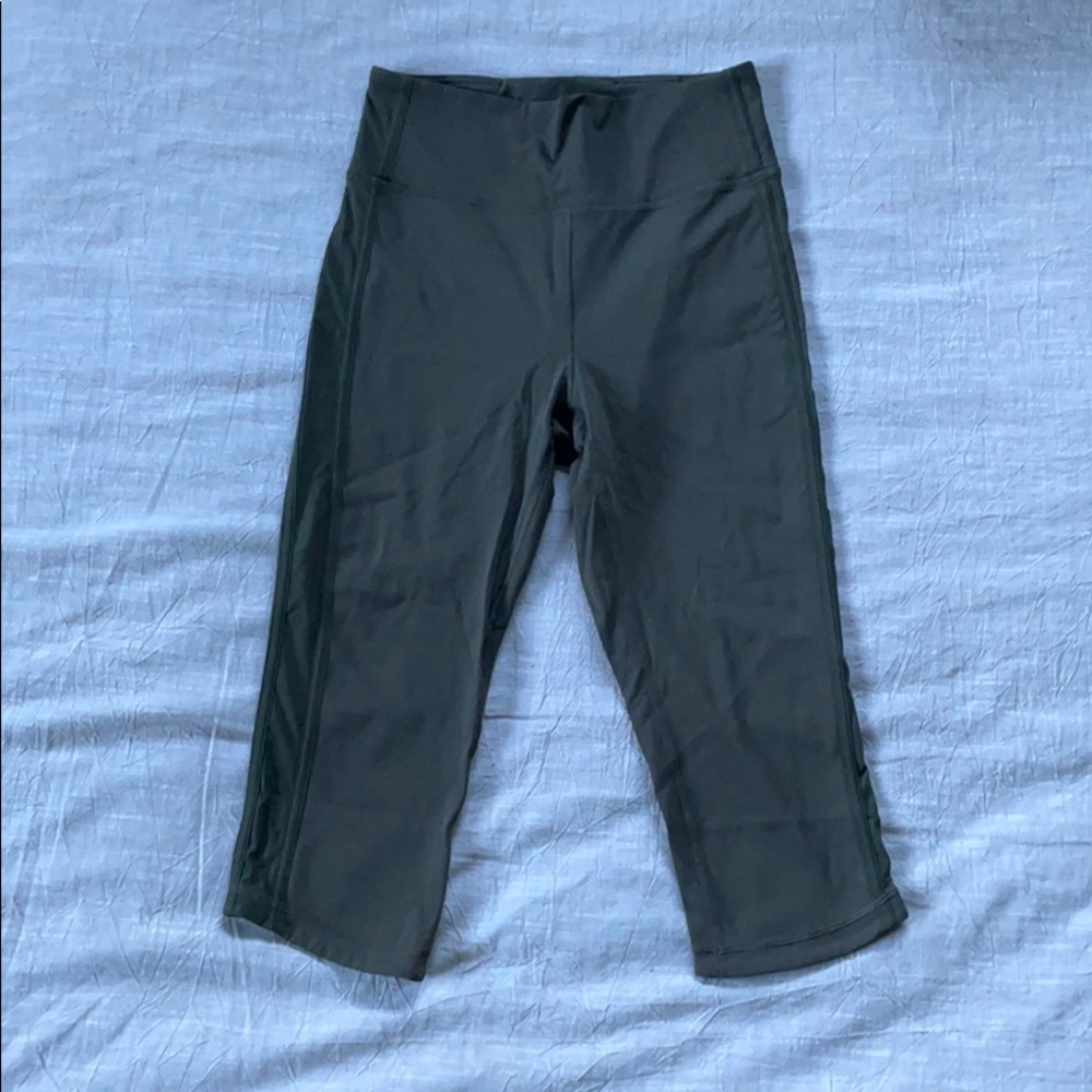 Lululemon Squad Goals Crop Pant 17” Size 6 Olive